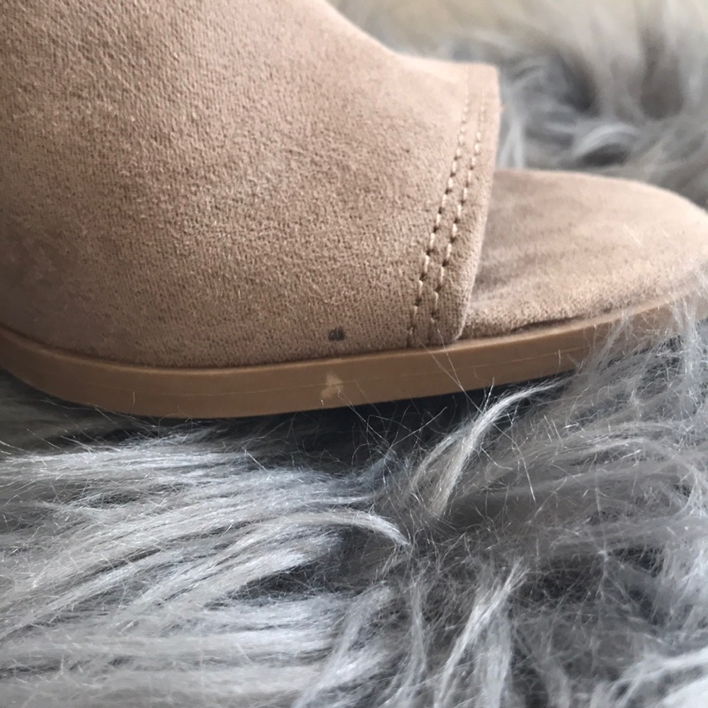Universal Thread Booties - Picture 5 of 7
